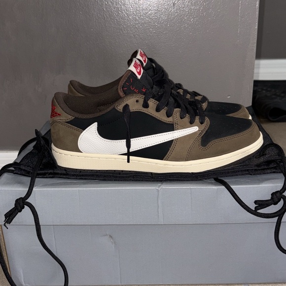 Jordan Sneakers Black and Brown